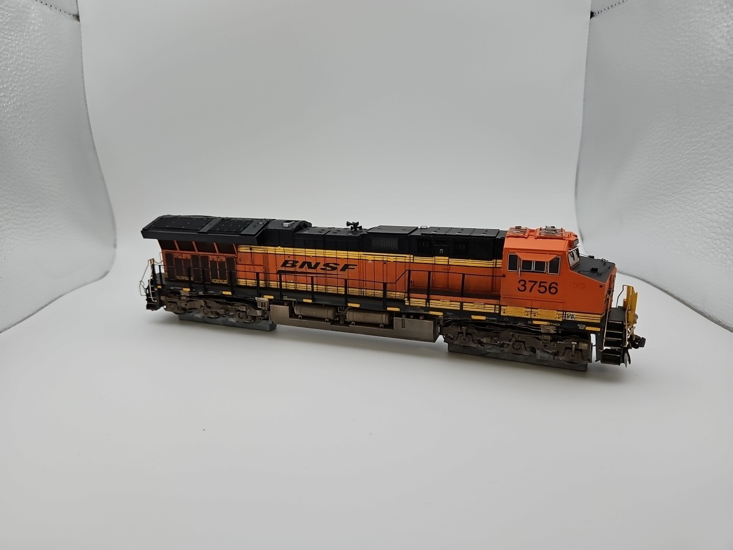 Scaletrains BNSF Railway ET44C4 #3756 W/ESU LokSound & DCC Custom Weathered