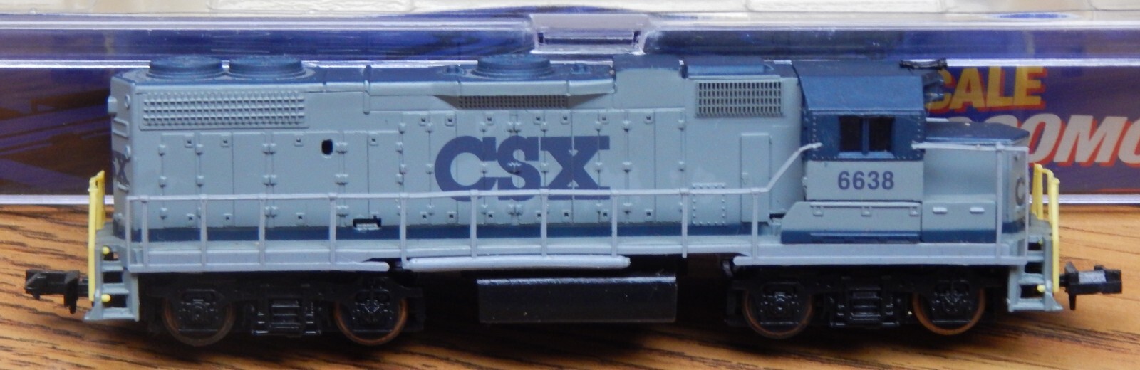 LIFE LIKE 7842 CSX GP-38 DIESEL LOCOMOTIVE USED VERY LITTLE W/BOX N GAUGE LQQK