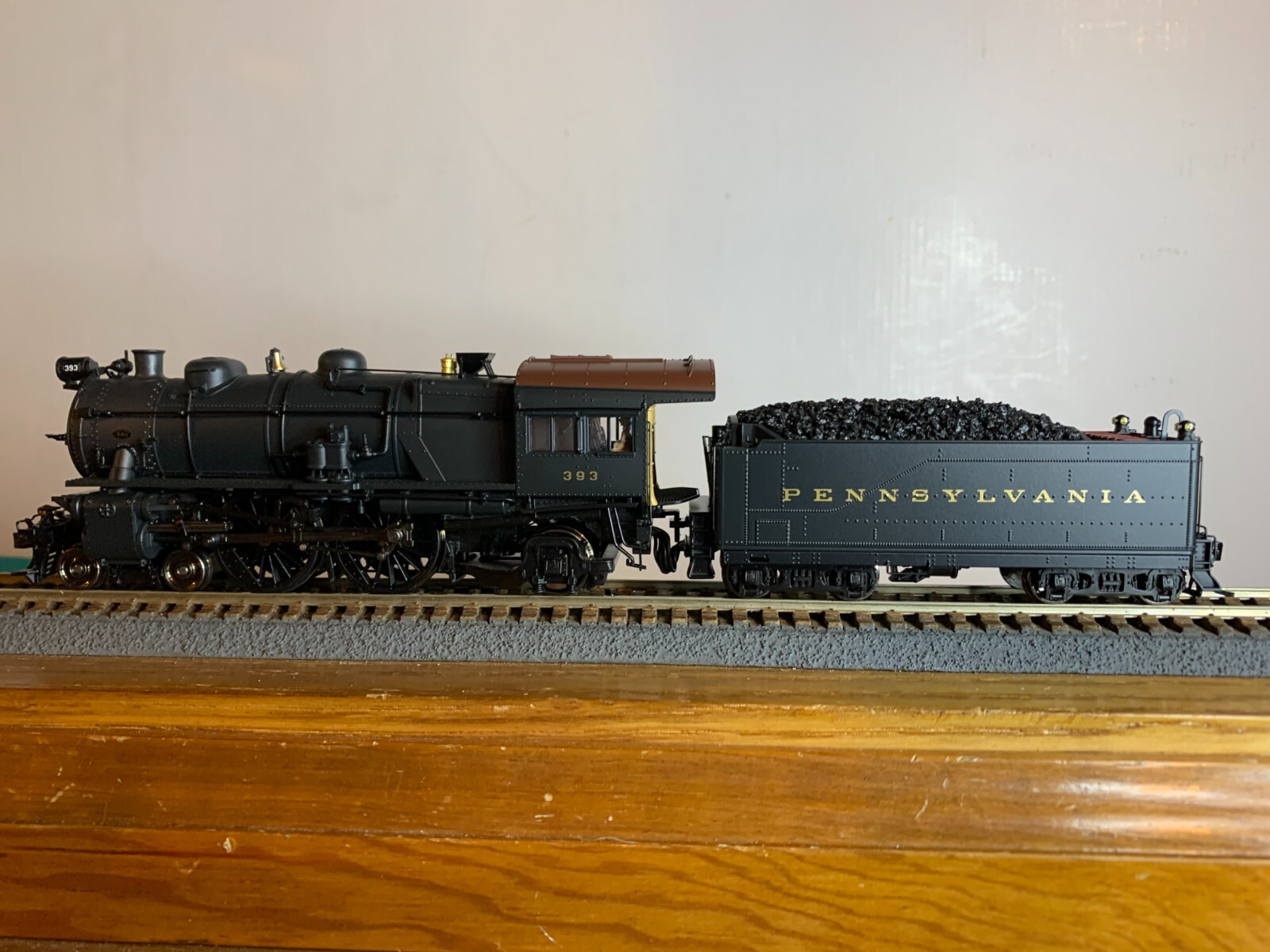 B.L.I. #6706 P.R.R. E-6 4-4-2 Steam Loco #393 Post War w/DCC & Sound H.O. 1:87