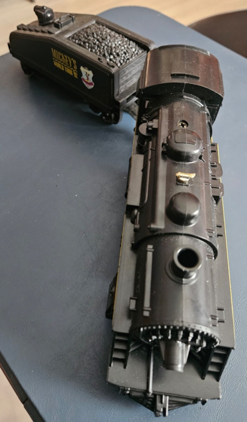 Lionel Train Engine #8707 & Tender from 1992 Disney Mickeys World Tour Trains