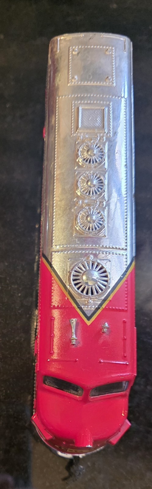 Santa Fe 307 HO Diesel Locomotive Red Silver Plastic Model Train Engine