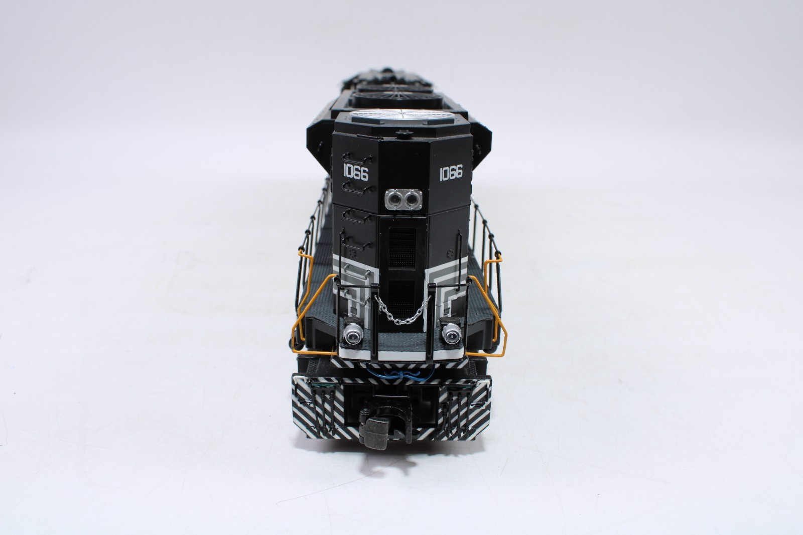 MTH 20-20274-3 O Gauge SD70ACe Diesel Engine New York Central #1066 Non-Powered