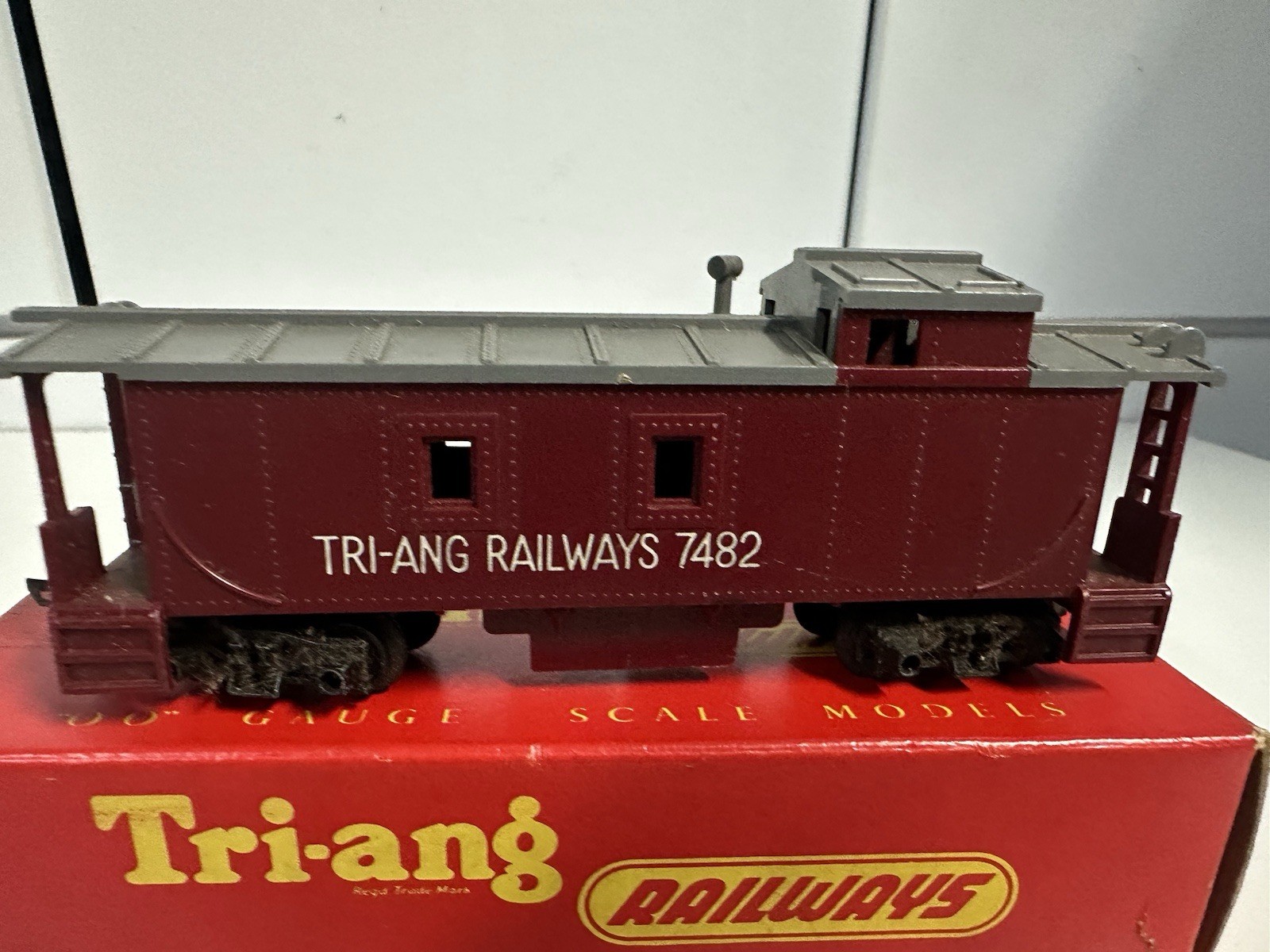 Triang R115 TC Series Caboose Tri-ang Railways 7482 Maroon Boxed
