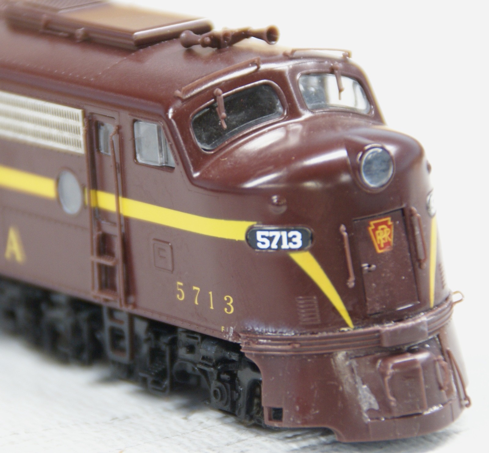 Proro 2000 HO Pair of EMD E8/E9 PRR Pennsylvania #5713 and #5797, DCC, No Sound