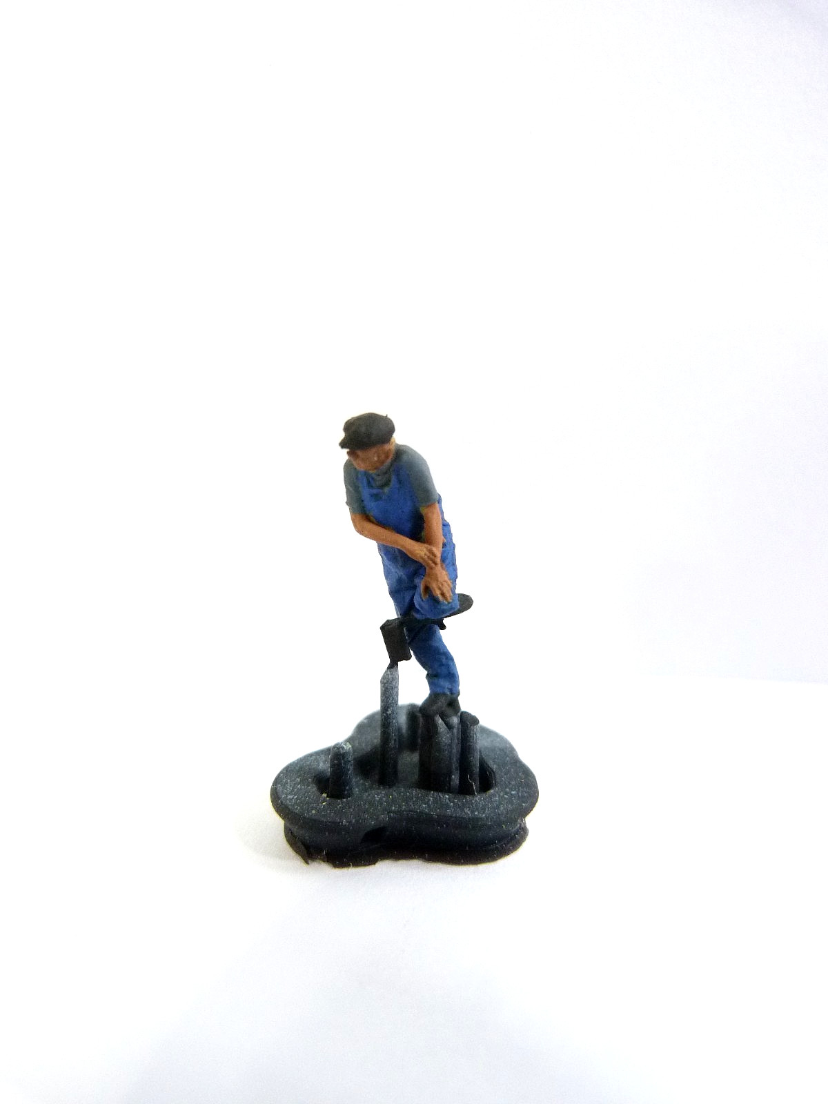 Andian Models HO scale 1/87 3D resin NSWGR Z19 cutaway cab driver, AIMD31s-87