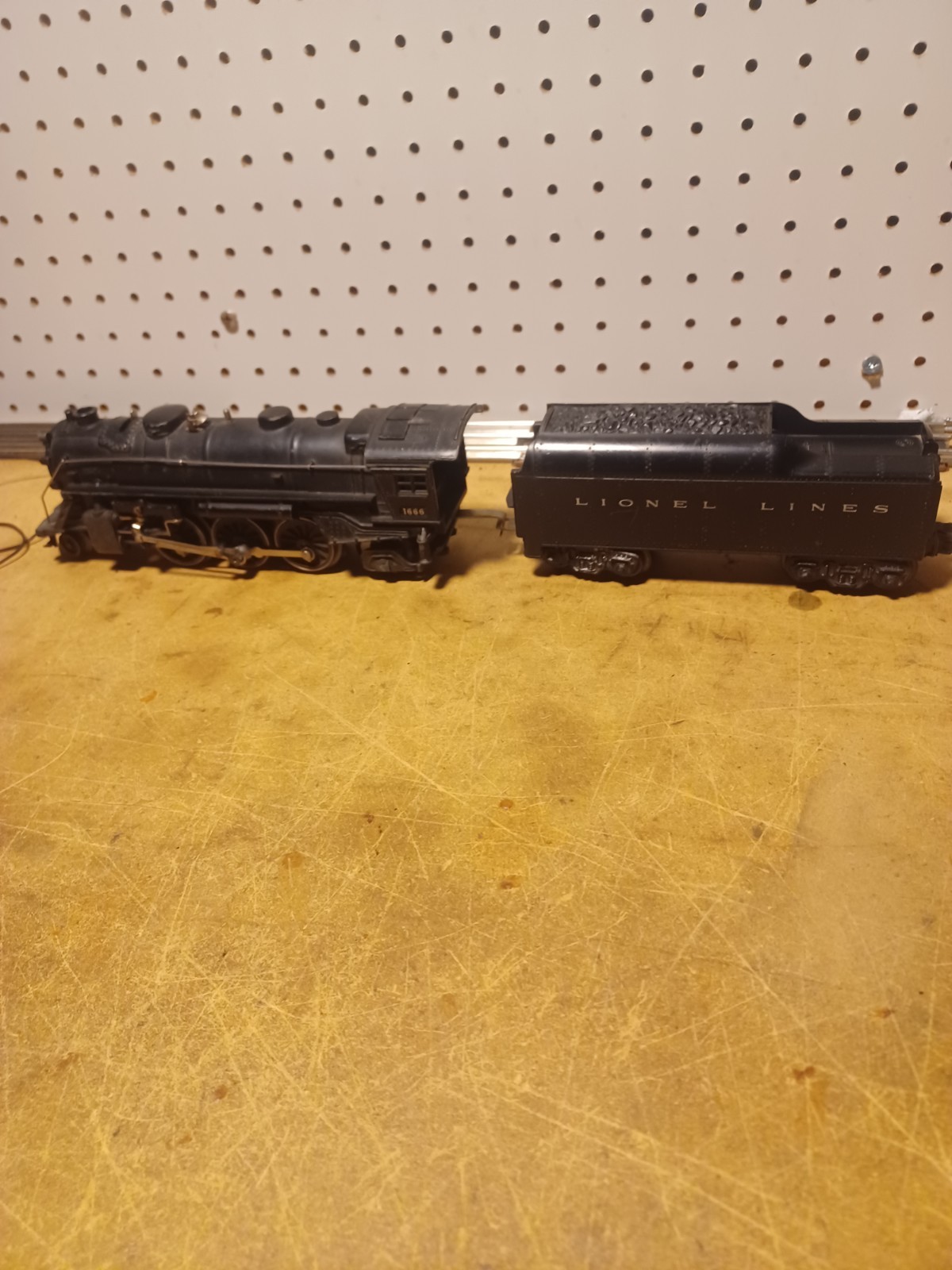 Lionel Cast Metal Steam Engine and Tender O Gauge