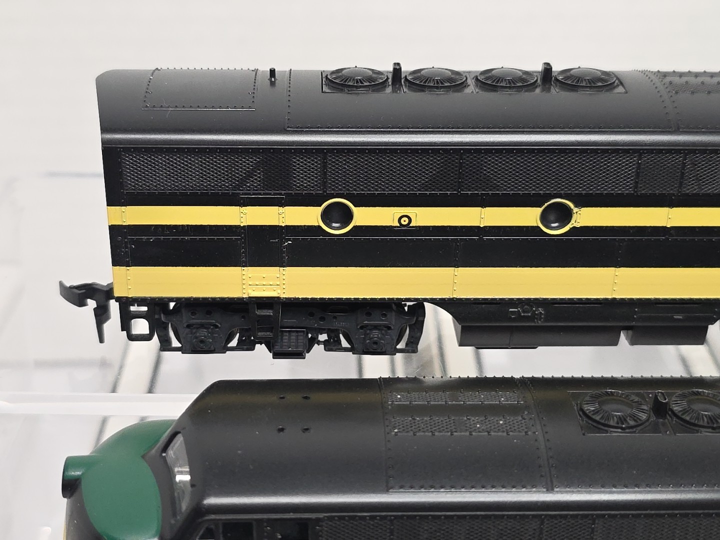 Stewart/Kato HO Scale 8330 Frisco F3 A/B Phase III Both Powered NIB