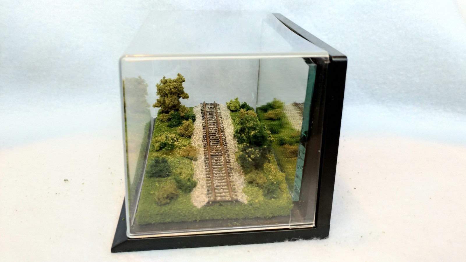 Z SCALE DISPLAY MIRROR CASE – GREAT VIEW FOR ANY Z LOCO OR CAR