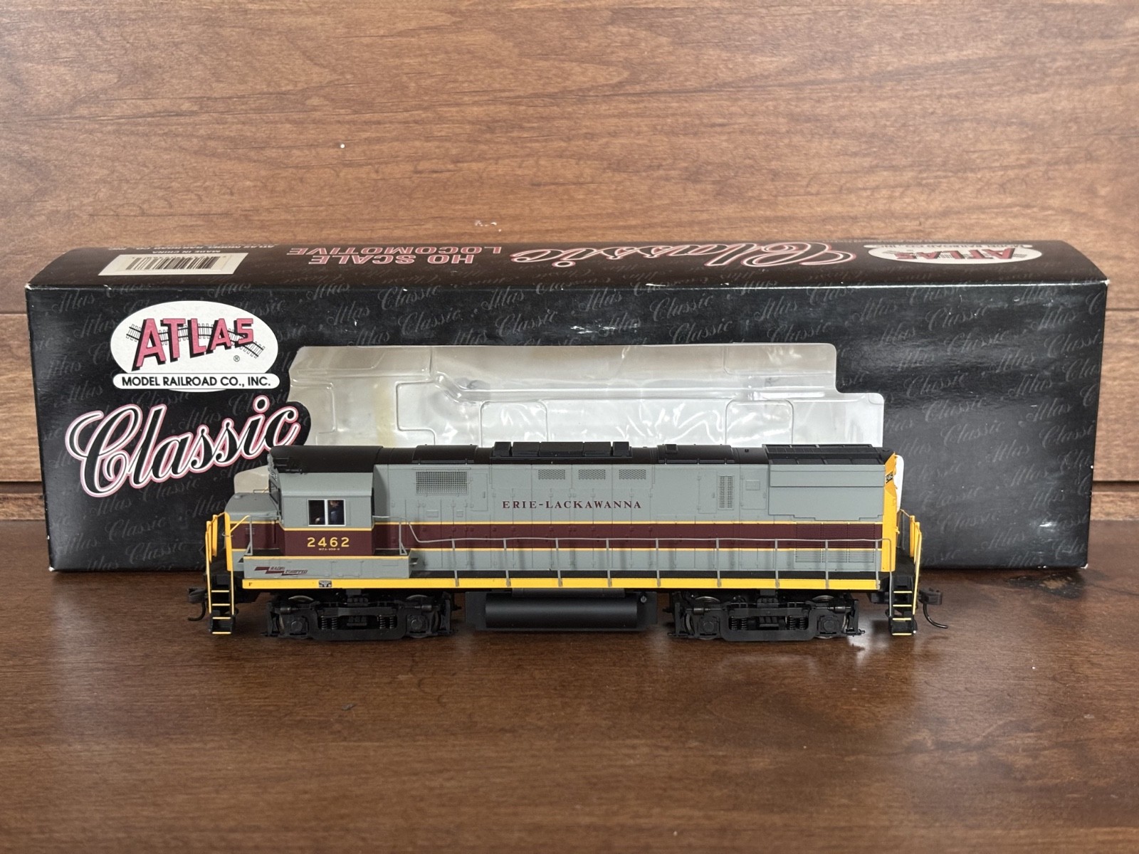 Atlas Classics HO Erie Lackawanna Road #2462 Diesel Locomotive Runs Well