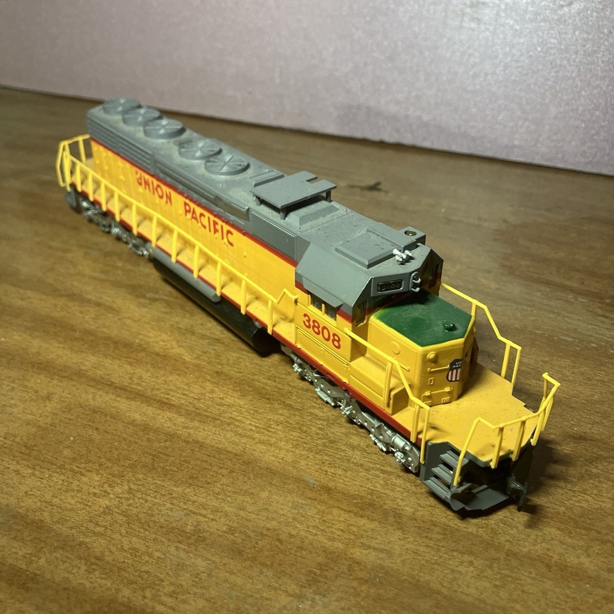 HO Union Pacific Diesel Locomotive 3808 Yellow Gray Red Green