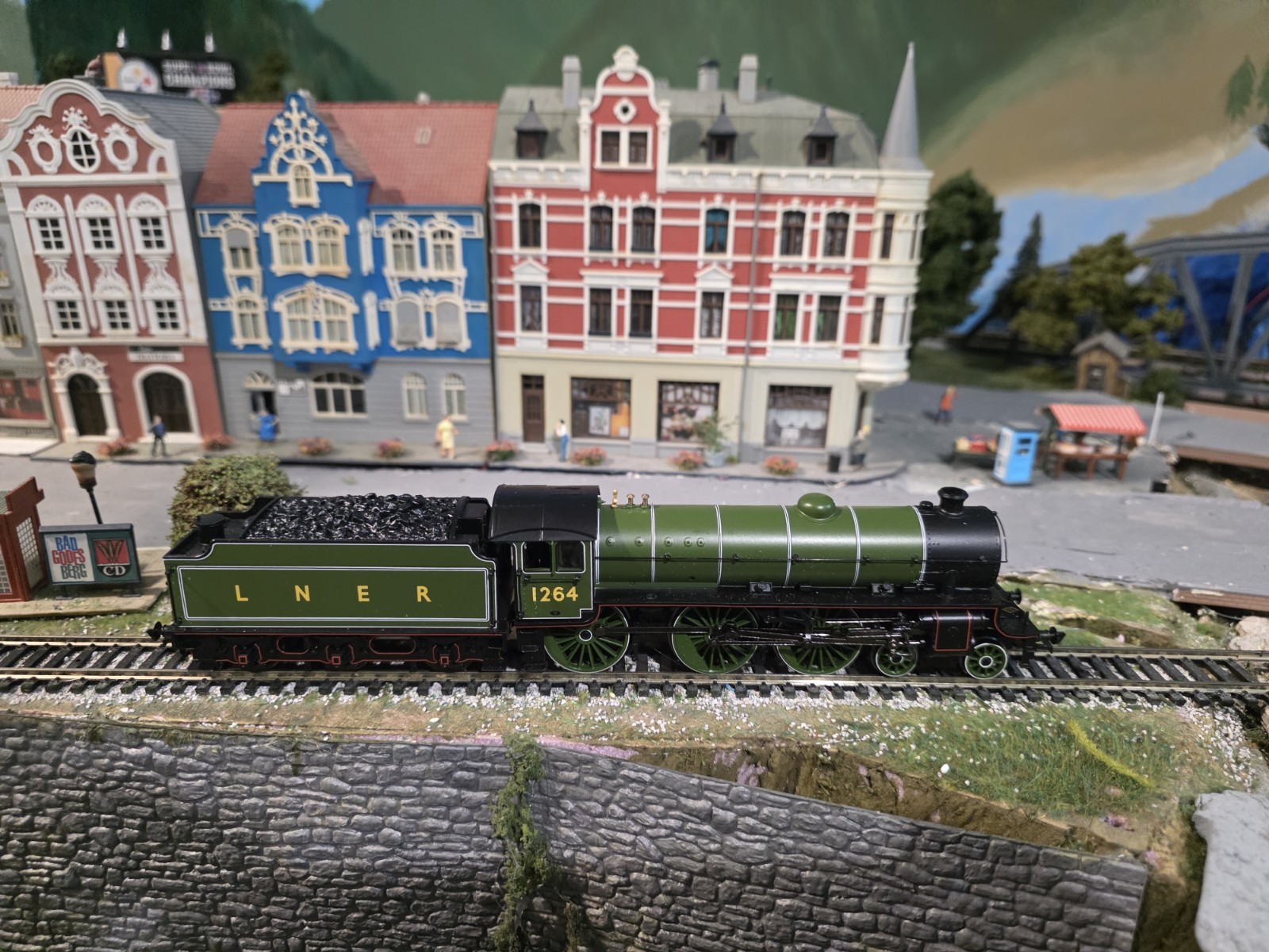 Bachmann Branchline LNER Class B1 Steam Locomotive 31-717 OO Scale DCC Ready