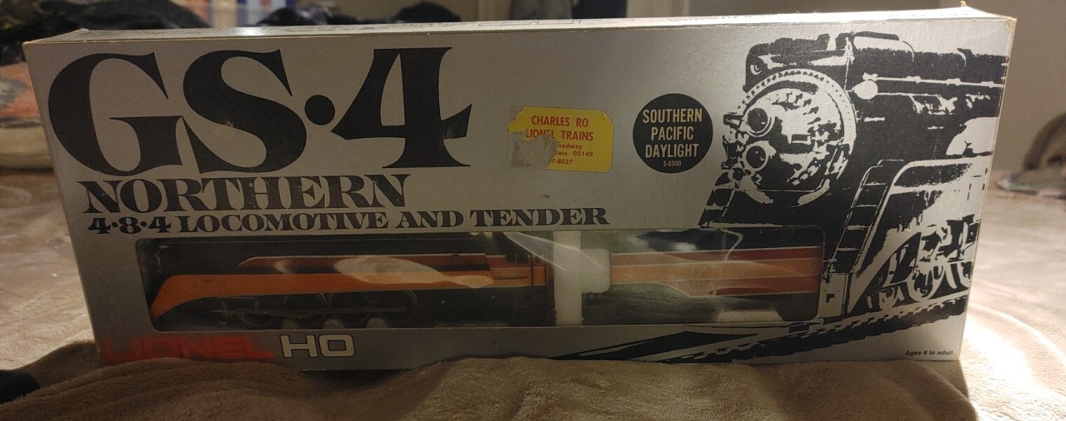 HO Scale Lionel, Steam Locomotive & Tender GS-4 4-8-4 Southern Pacific Daylight