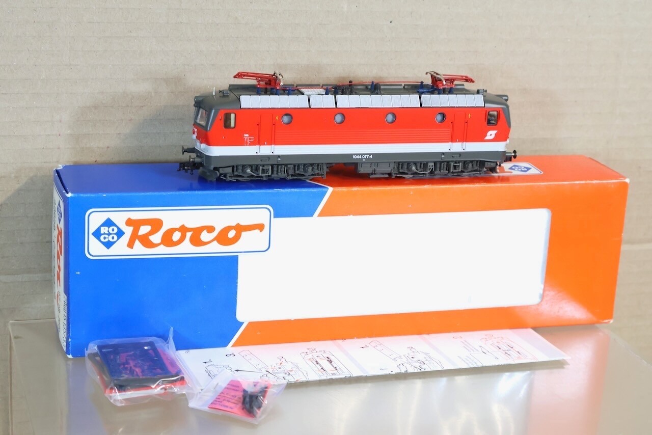 ROCO 43658 OBB ÖBB CLASS BR 1044 077-4 E-LOK ELECTRIC LOCOMOTIVE on