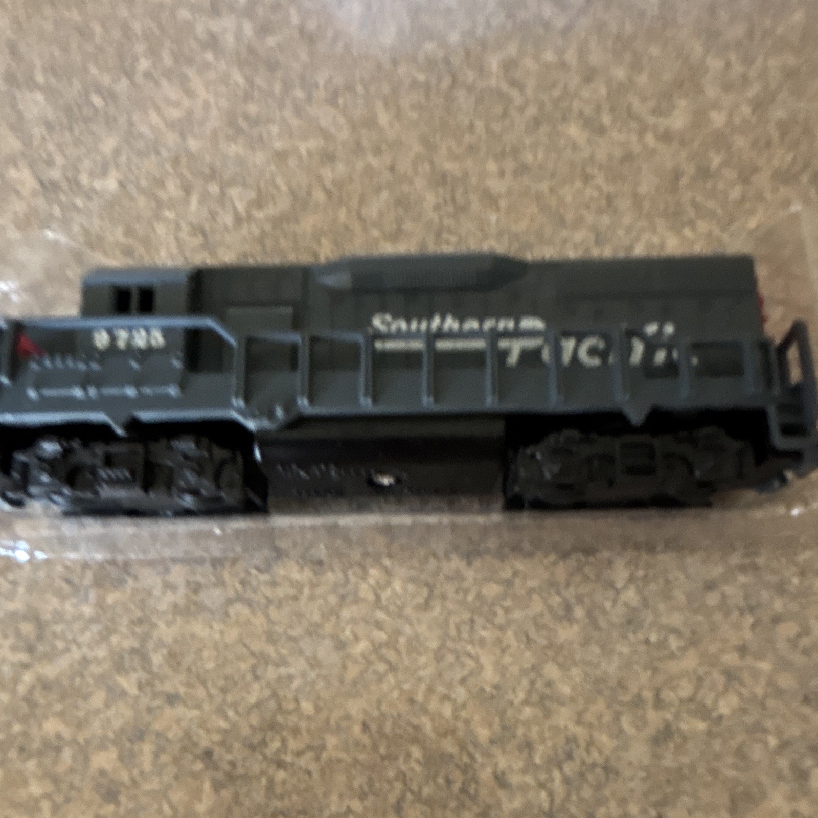 Bachmann N Scale Southern Pacific 9725 EMD Diesel Locomotive DC Analog 2-Rail