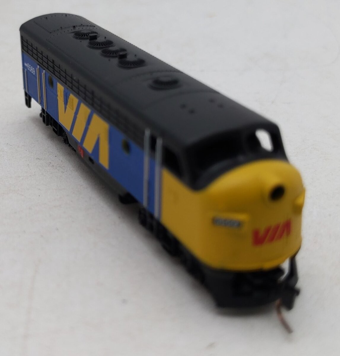 Micro-Trains 98001450 Z VIA Rail EMD F7 A Unit Powered Diesel Locomotive #6569