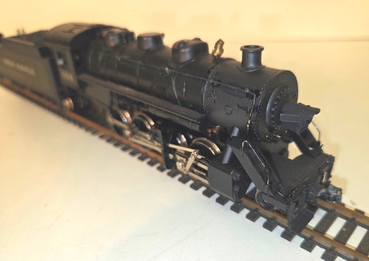 Vintage HO / IHC NEW HAVEN 2-8-0 Consolidation Locomotive & Tender w/ (4) Cars