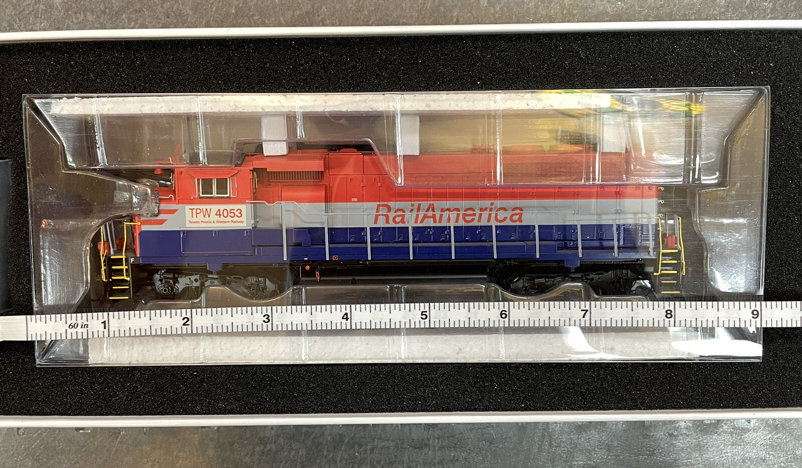 Athearn Genesis ATHG65088 Toldeo, Peoria, and Western GP40-2L #4053 Rail America