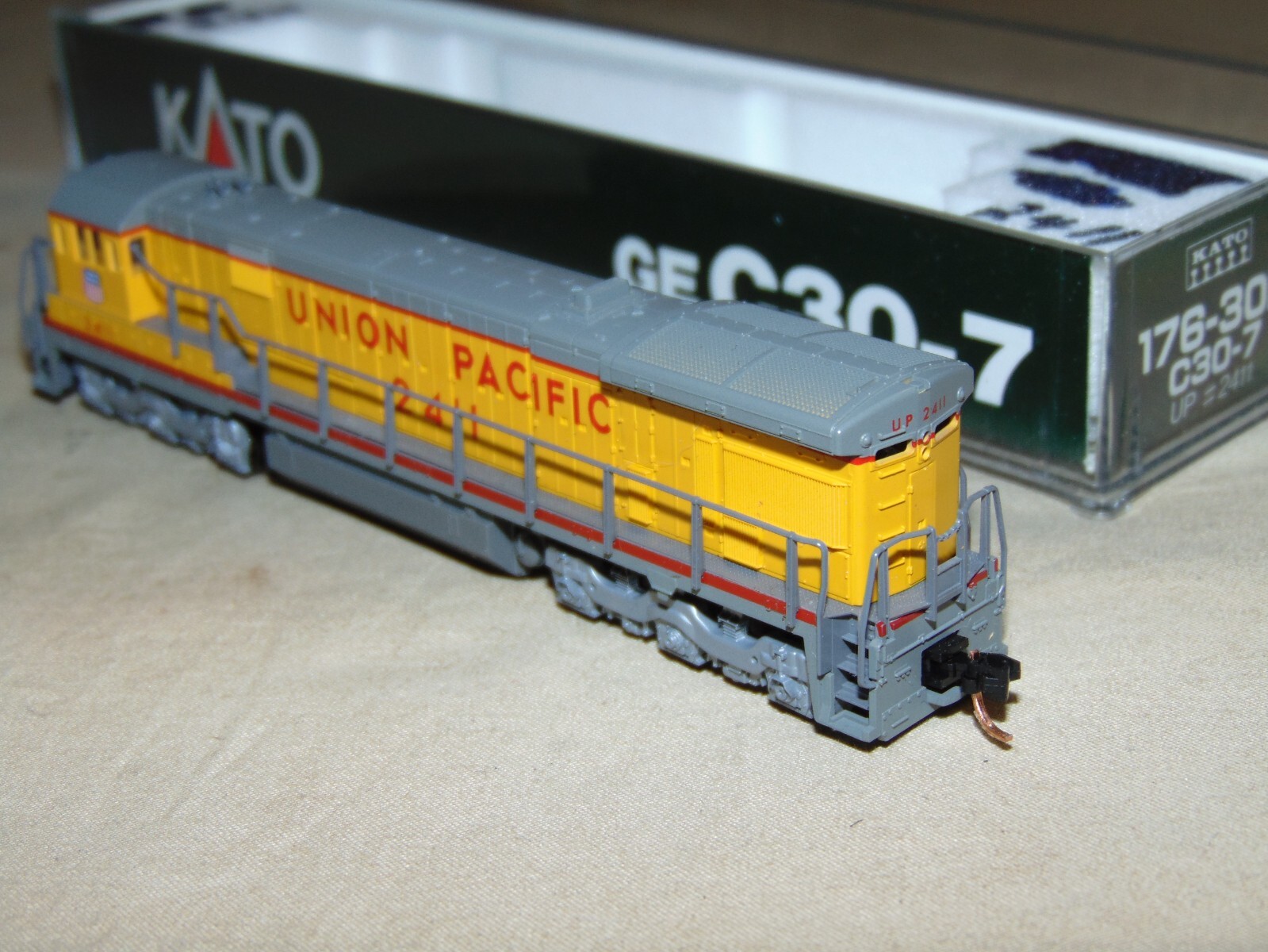 KATO N 176-30B UNION PACIFIC C30-7 DIESEL + BOX