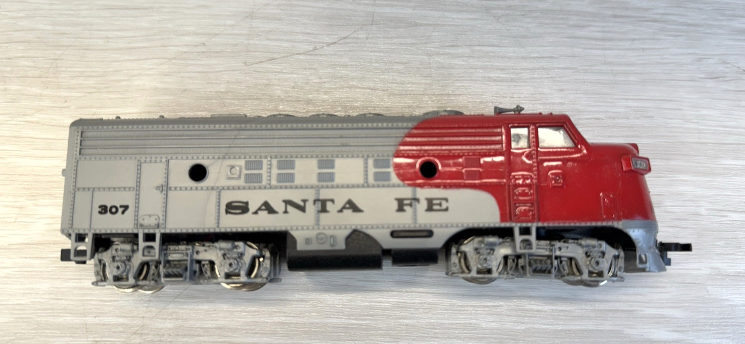 Vintage Bachman HO Scale Santa Fe Lighted Locomotive Red Silver Black #307