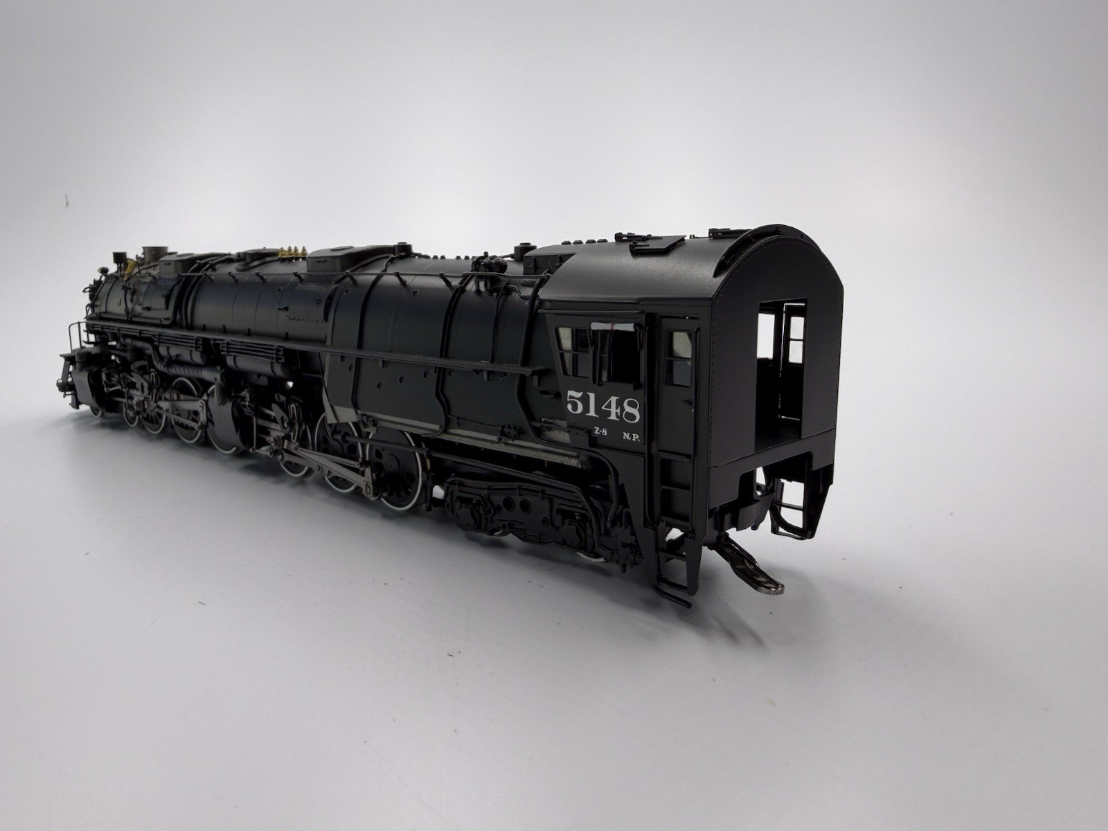 HO Scale Division Point Northern Pacific Z-8 4-6-6-4 Steam Locomotive