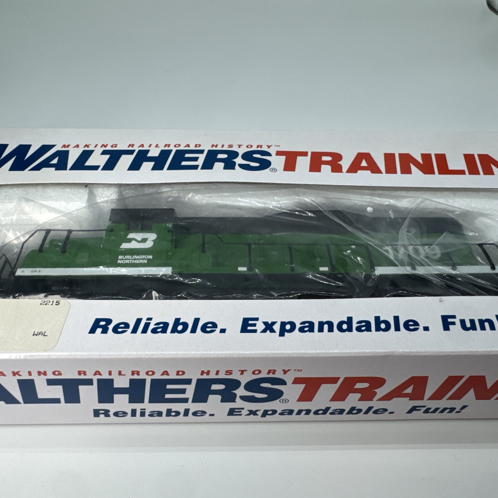 Walthers Trainline 931-101 HO Scale EMD GP9M Burlington Northern #1709 NIB