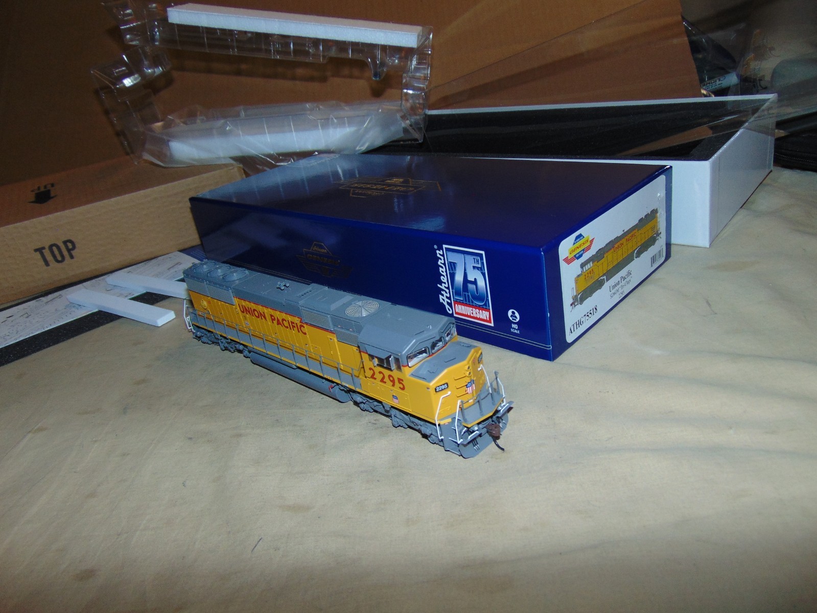 ATHEARN GENESIS HO 75518 UNION PACIFIC SD60M TRI CLOPS DIESEL -BRAND NEW