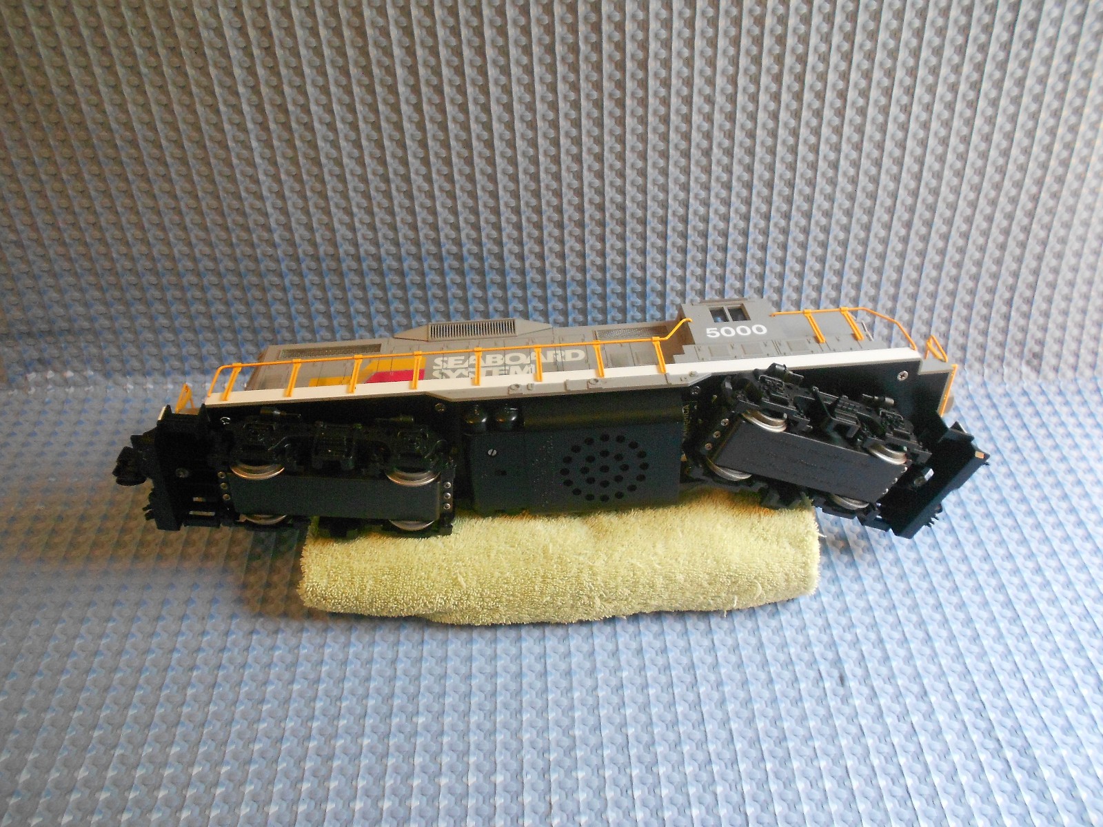 LIONEL 8-85000 G Scale SEABOARD SYSTEM GP-9 DIESEL LOCOMOTIVE LIONEL 8-85000