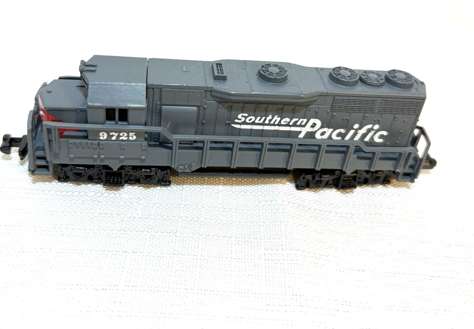 High Speed Metal Products N Scale Model Southern Pacific Diesel Locomotive