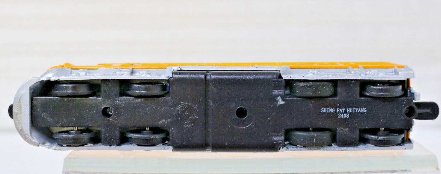Passenger E-8 Diesel Pacific Express Power Pull Back Yellow &Red 1:36 Scale