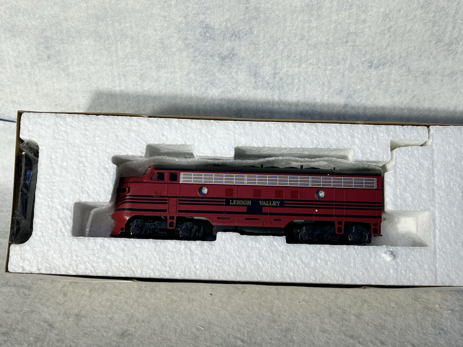 Striking Stewart/KATO Lehigh Valley RR F-7A/B Phase I Set A Pwrd./B Unpwrd. HO