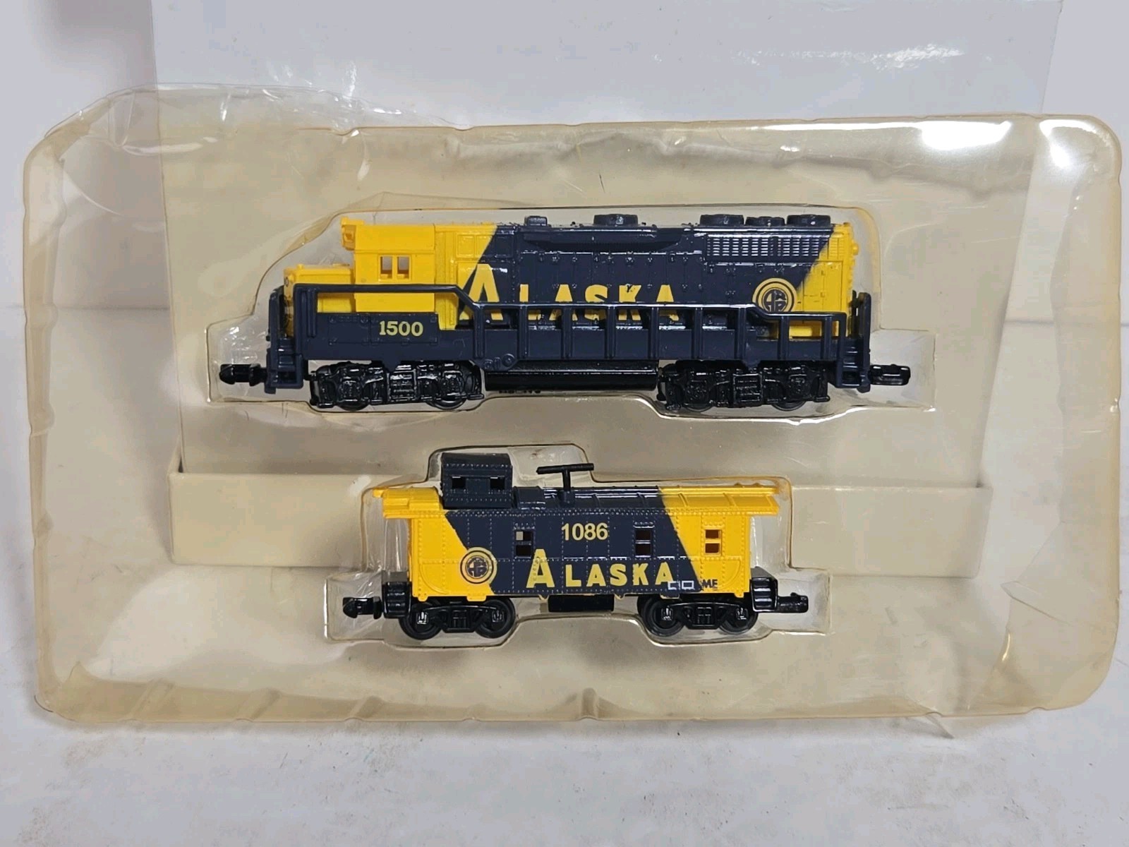 ALASKA LOCOMOTIVE #1500 & CABOOSE #1086 N Gauge Train NEW OPEN BOX NOT POWERED