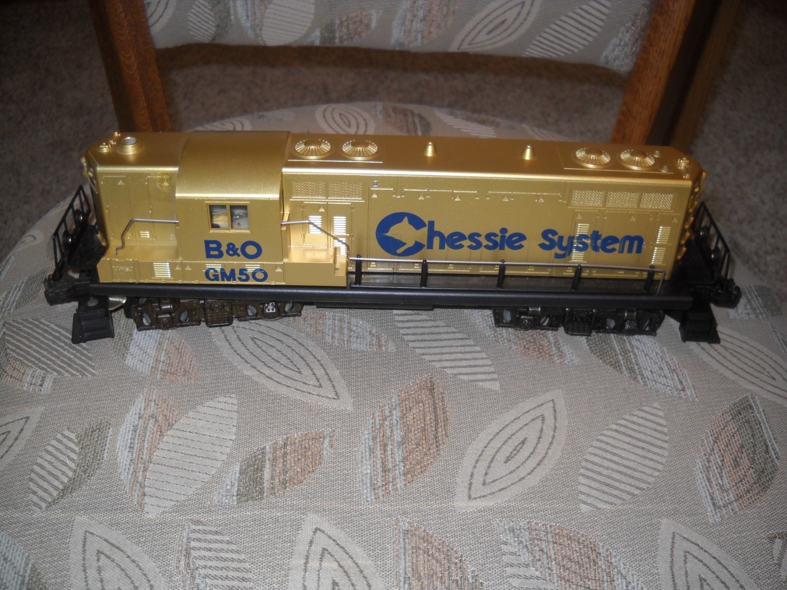 👍-LIONEL-CHESSIE SYSTEM B&O GM-50 DIESEL LOCOMOTIVE “GOLD” NO BOX-IN STYROFOAM