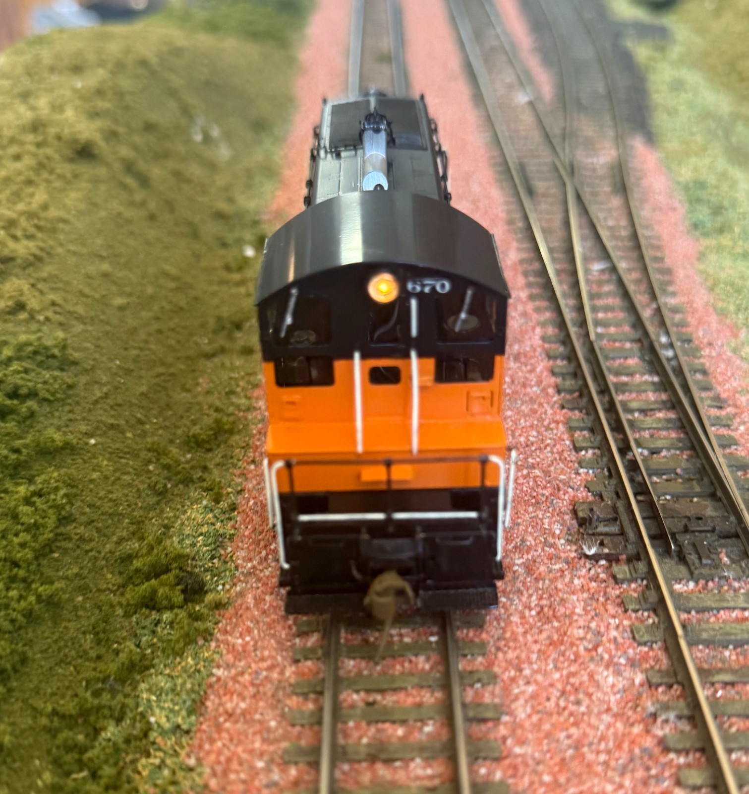 HO Overland Brass OMI-6193 Milwaukee Road NW-2. Custom Finished as #670. IOB.