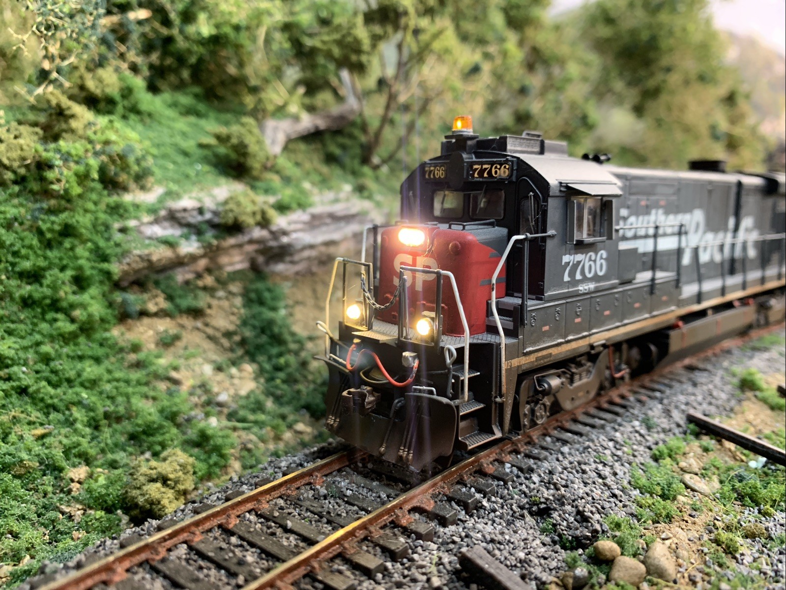 RAPIDO 18568 GE B36-7 SP SOUTHERN PACIFIC #7766 DCC/SOUND Weathered SP UP