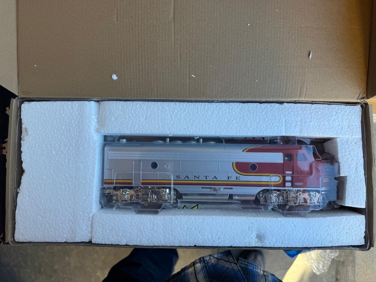 Menards O Scale F3 AA Santa Fe Diesel Set Both Powered, W/Remote Control