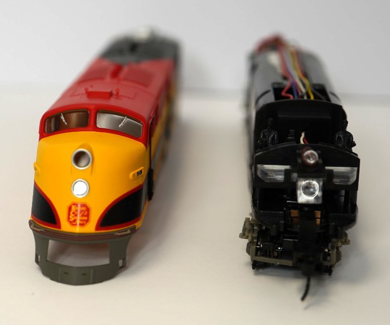 Proto2000 23211 E6A KCS #25 DC locomotive runs excellent – see description notes