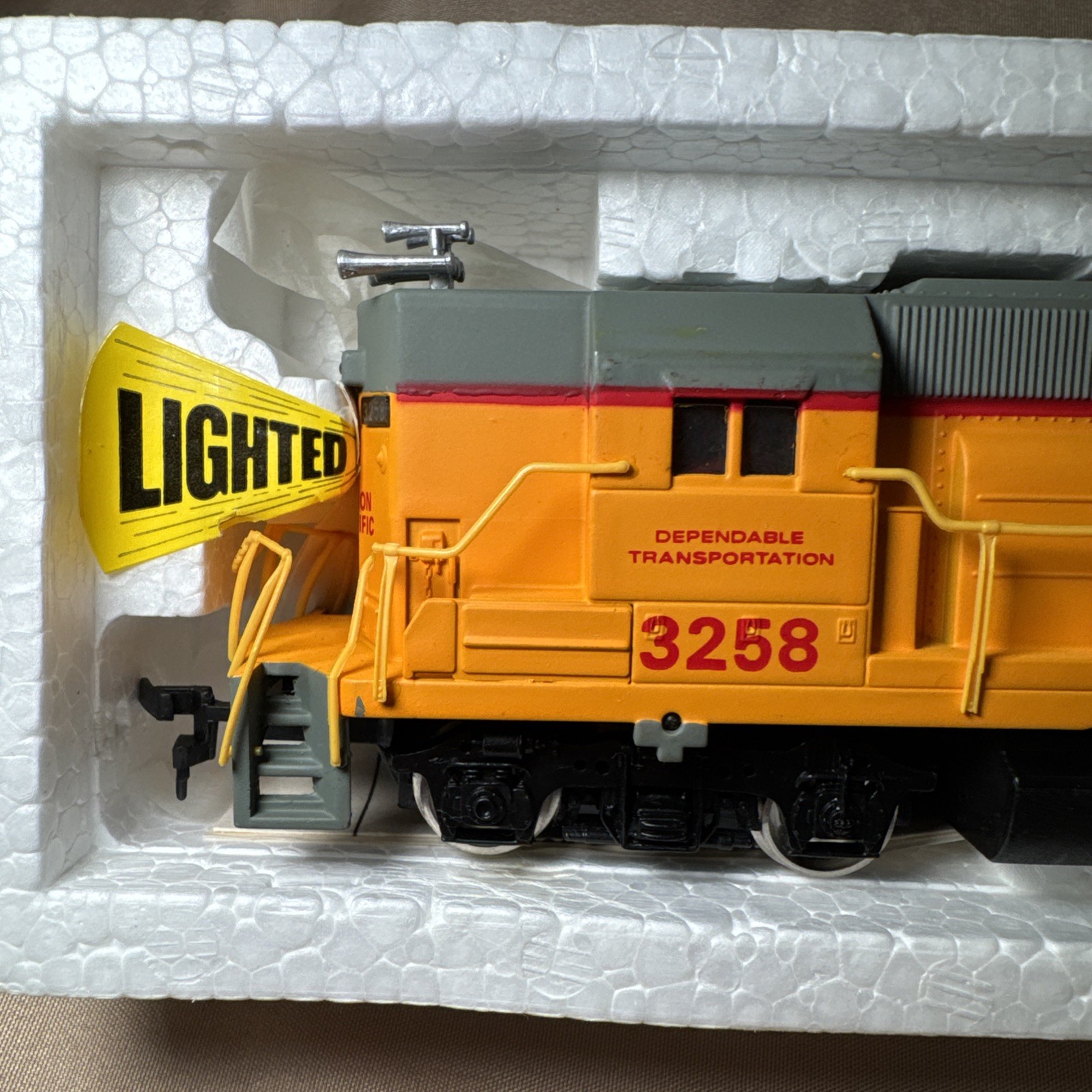 Vintage Bachmann HO Scale EMD GP50 Union Pacific #3258 Train 41-0612-01 Boxed
