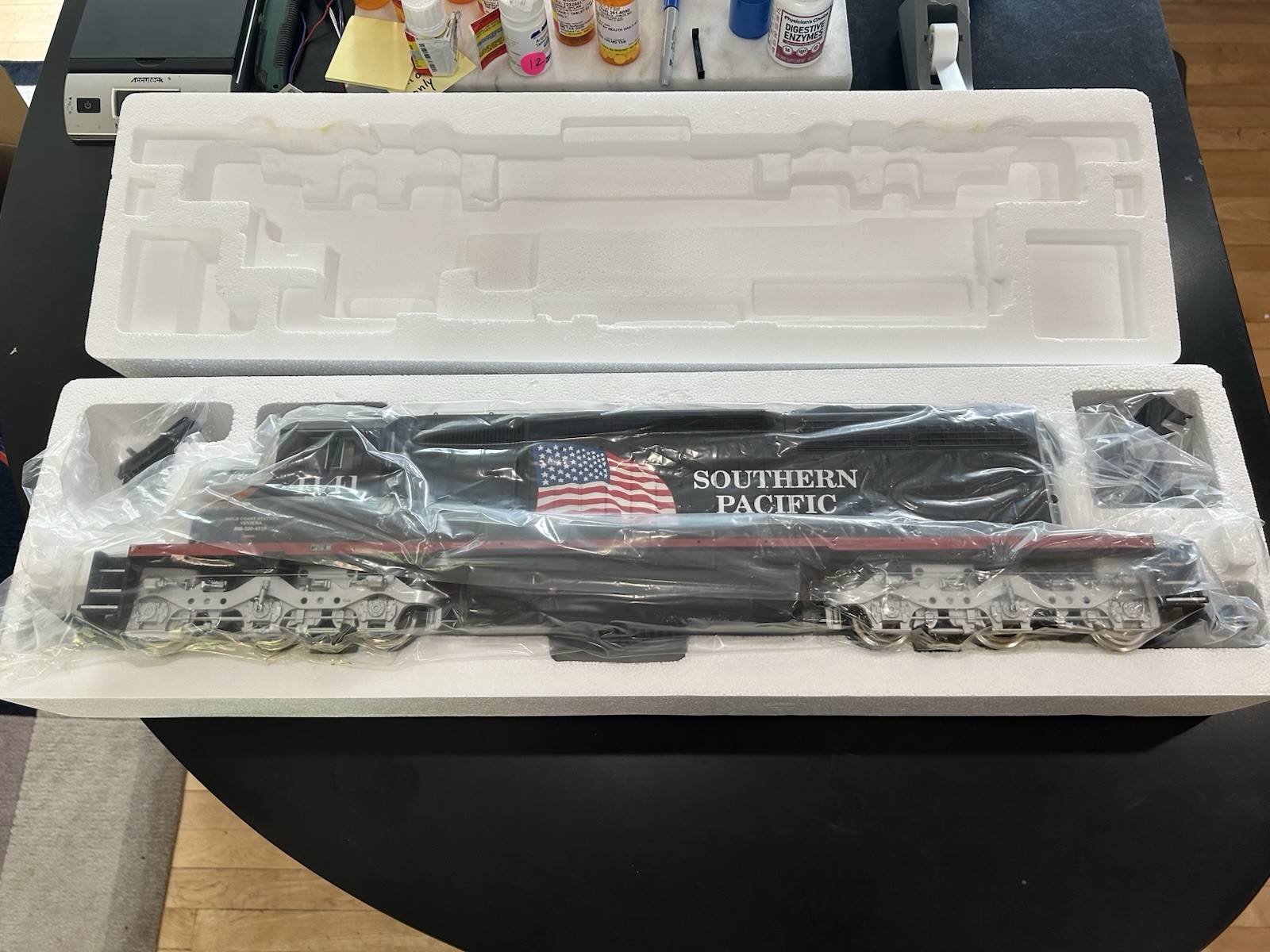 USA Black Widow Southern Pacific SD40-2 Gold Coast Diesel , G Scale, New, Rare