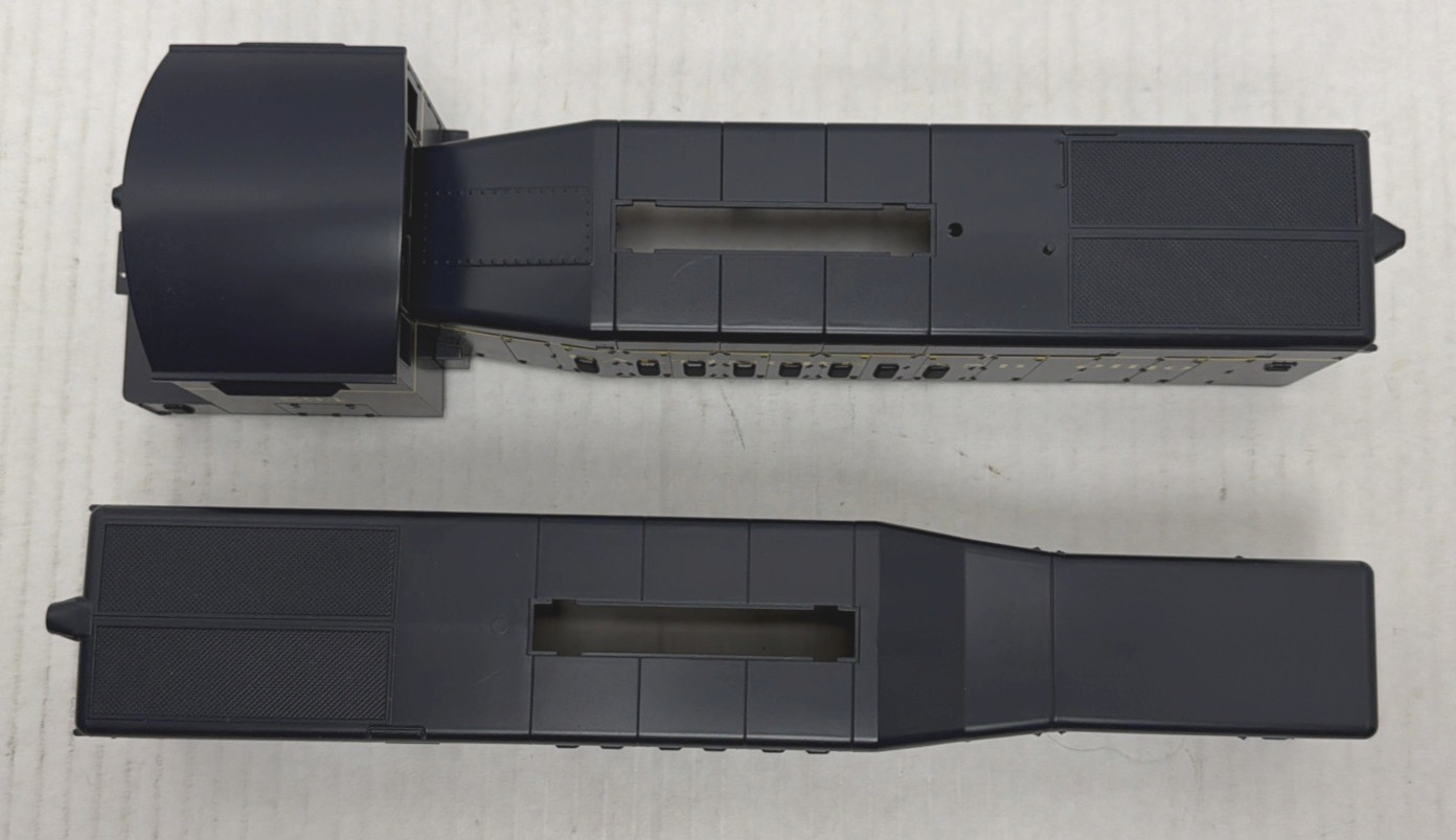 MTH O-GAUGE NW2 BALTIMORE AND OHIO DIESEL LOCOMOTIVE AND CALF SHELLS