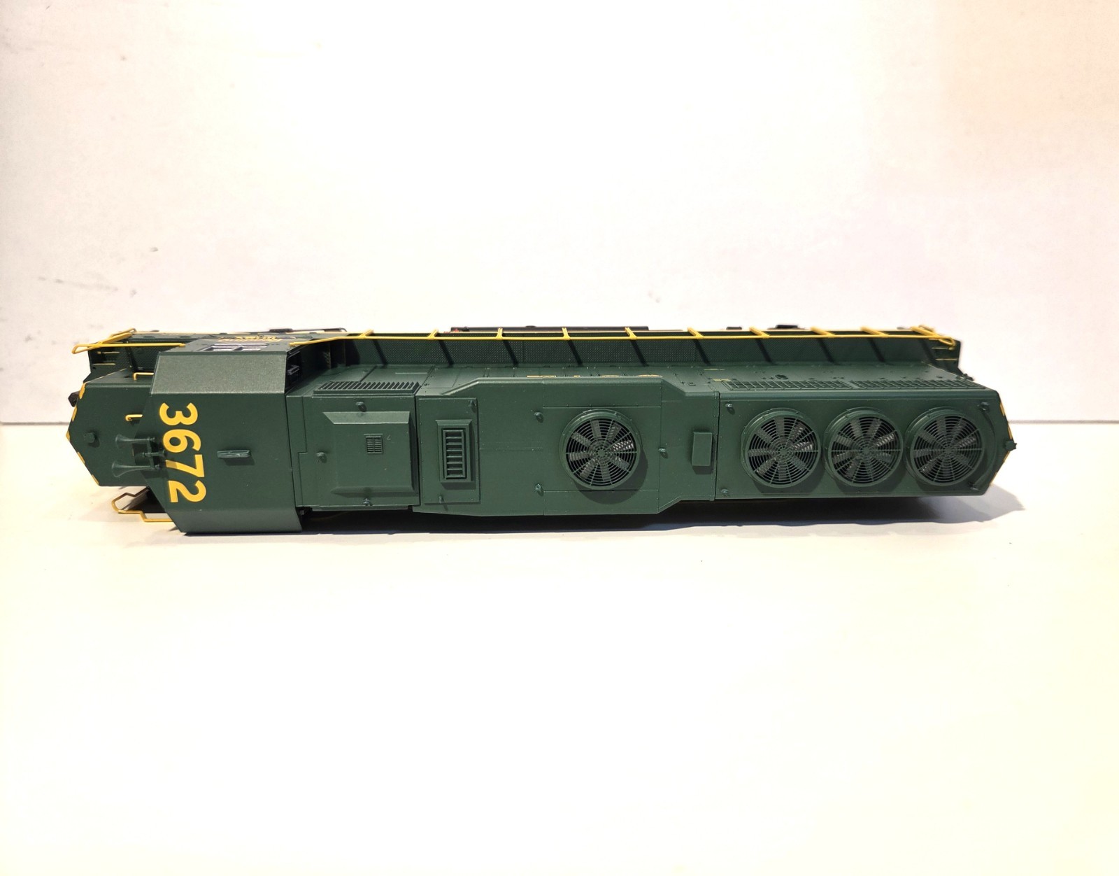 Atlas Silver HO Scale GP40-2 Reading #3672 Item 1000395