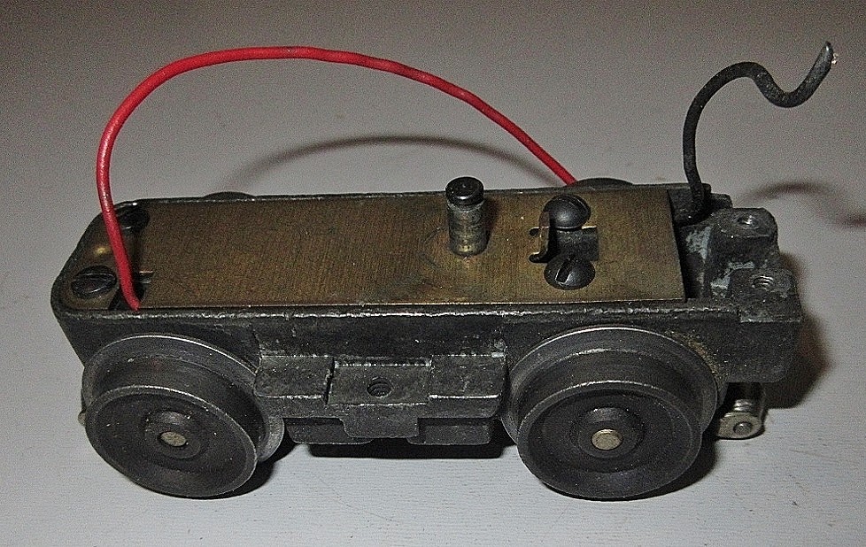 LIONEL #2333/#2343/2344/2345 F3s/NON POWER A UNIT BASIC FRONT TRUC,W/COLLECTORK