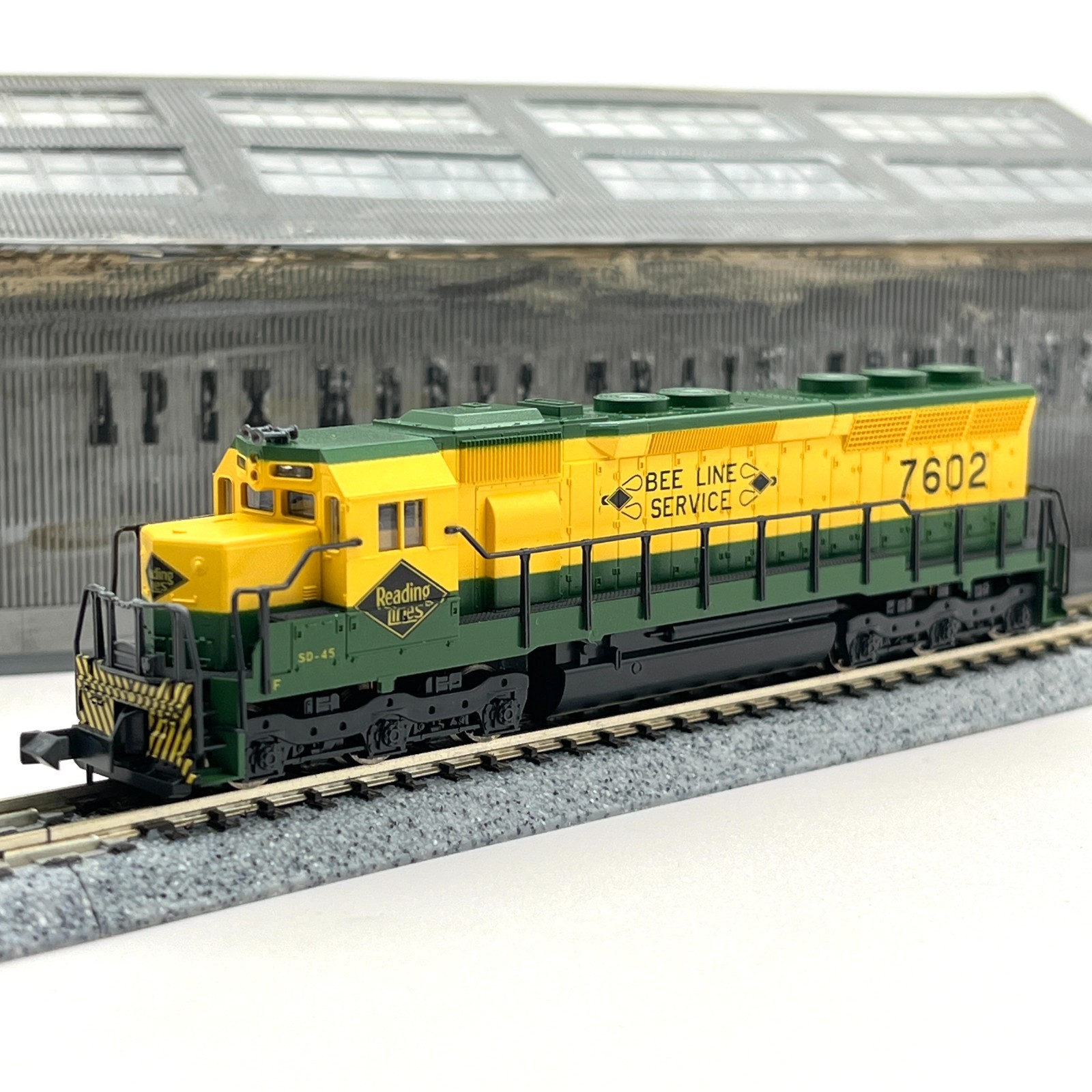 Kato N Scale 176-3115 Reading Bee Line EMD SD45 Diesel Locomotive 7602 Std DC