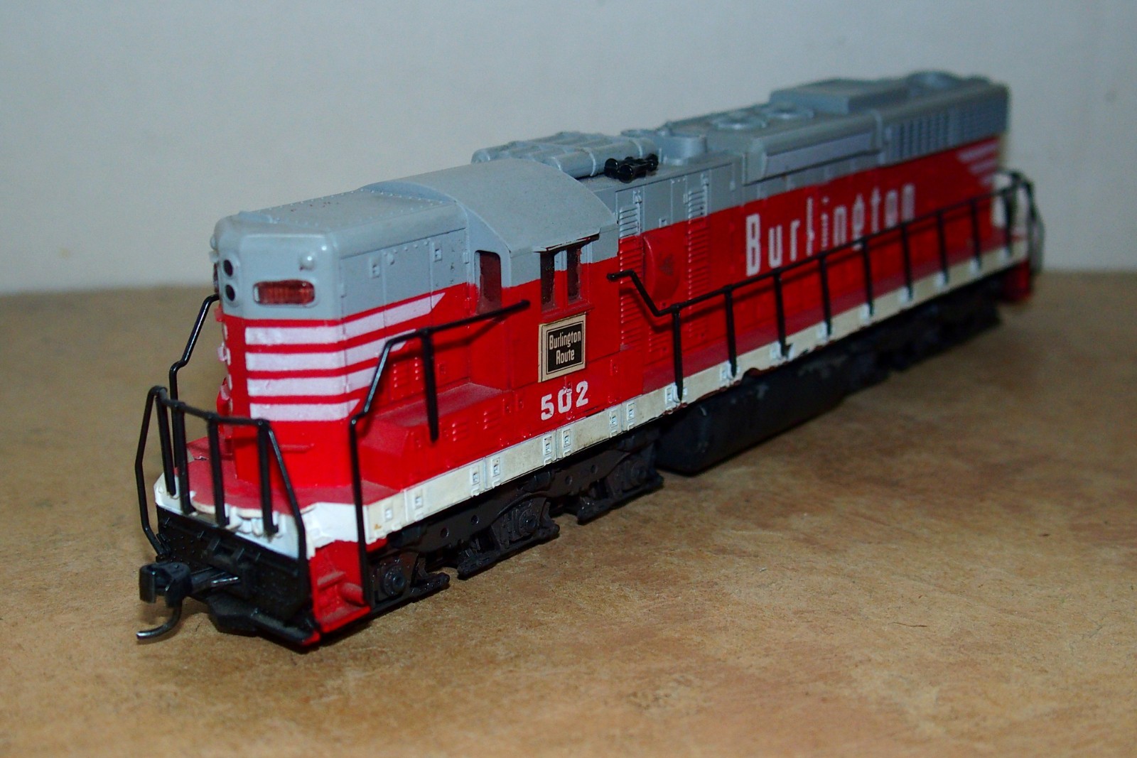 HO SCALE ATLAS BURLINGTON EMD SD24 LOCOMOTIVE #502. Runs good. No box.