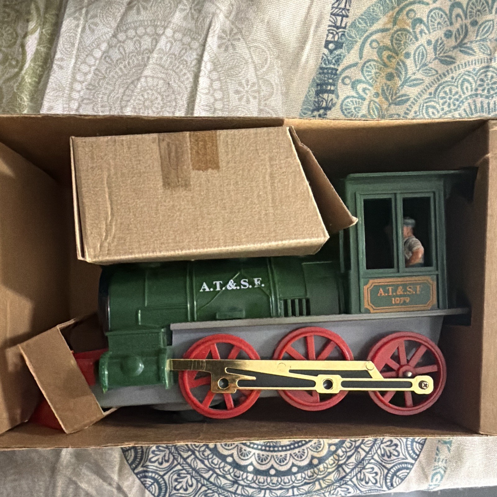 Big Rig LOCO A.T.&S.F. Battery Operated Locomotive w/ Sound, Flashing Stack