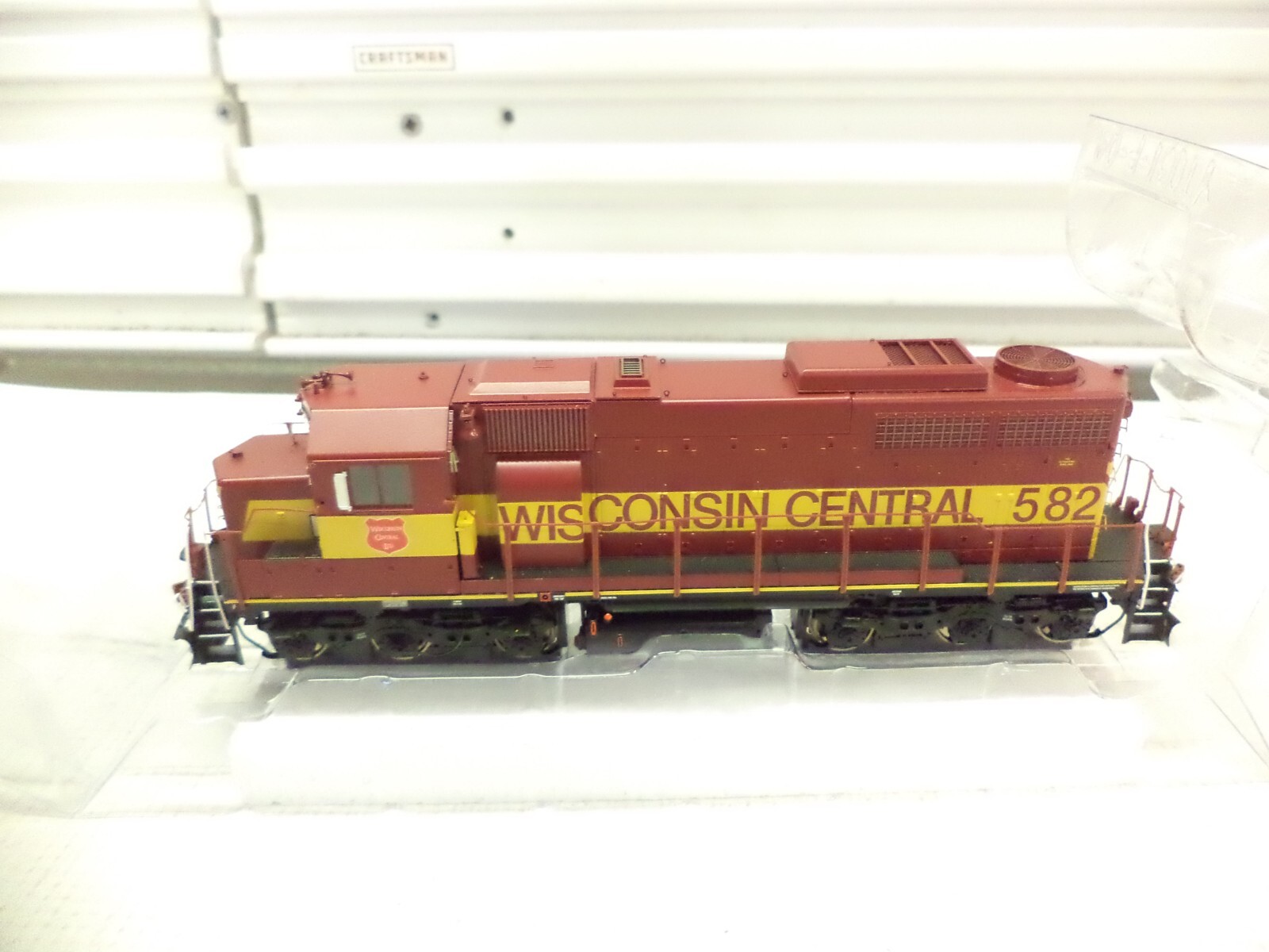 ScaleTrains Ho SXT70033 SDL39 locomotive, Wisconsin Central 582, DCC sound,
