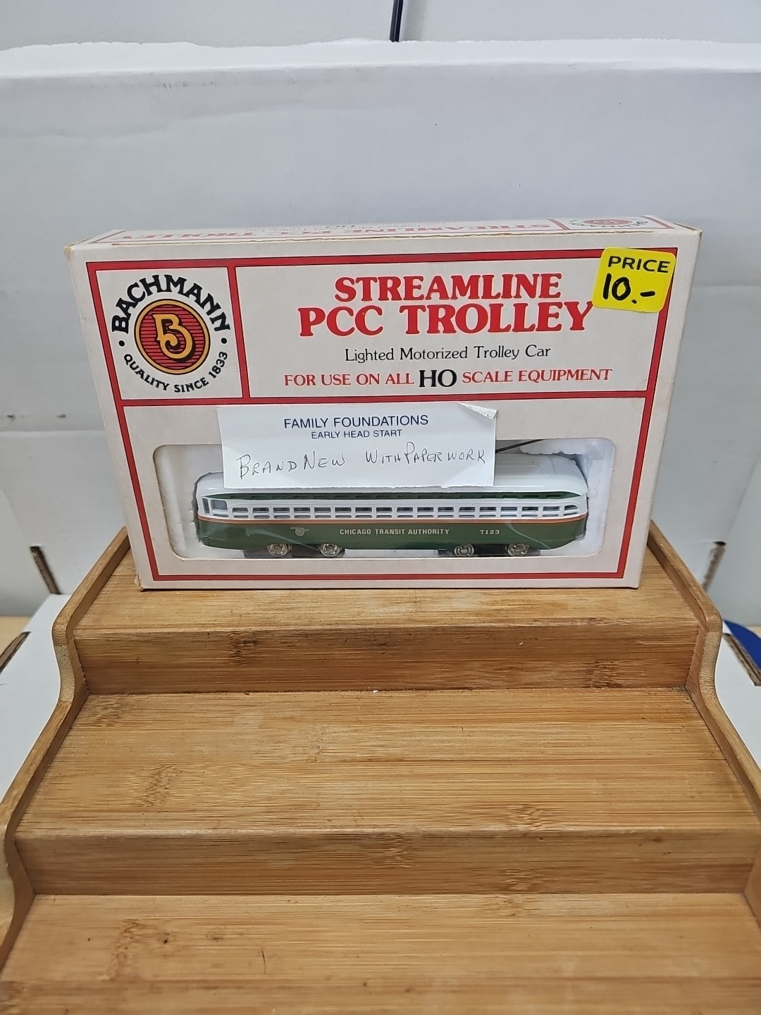 Bachmann Chicago Transit Authority CTA Streamline PCC Trolley Ho Scale Train