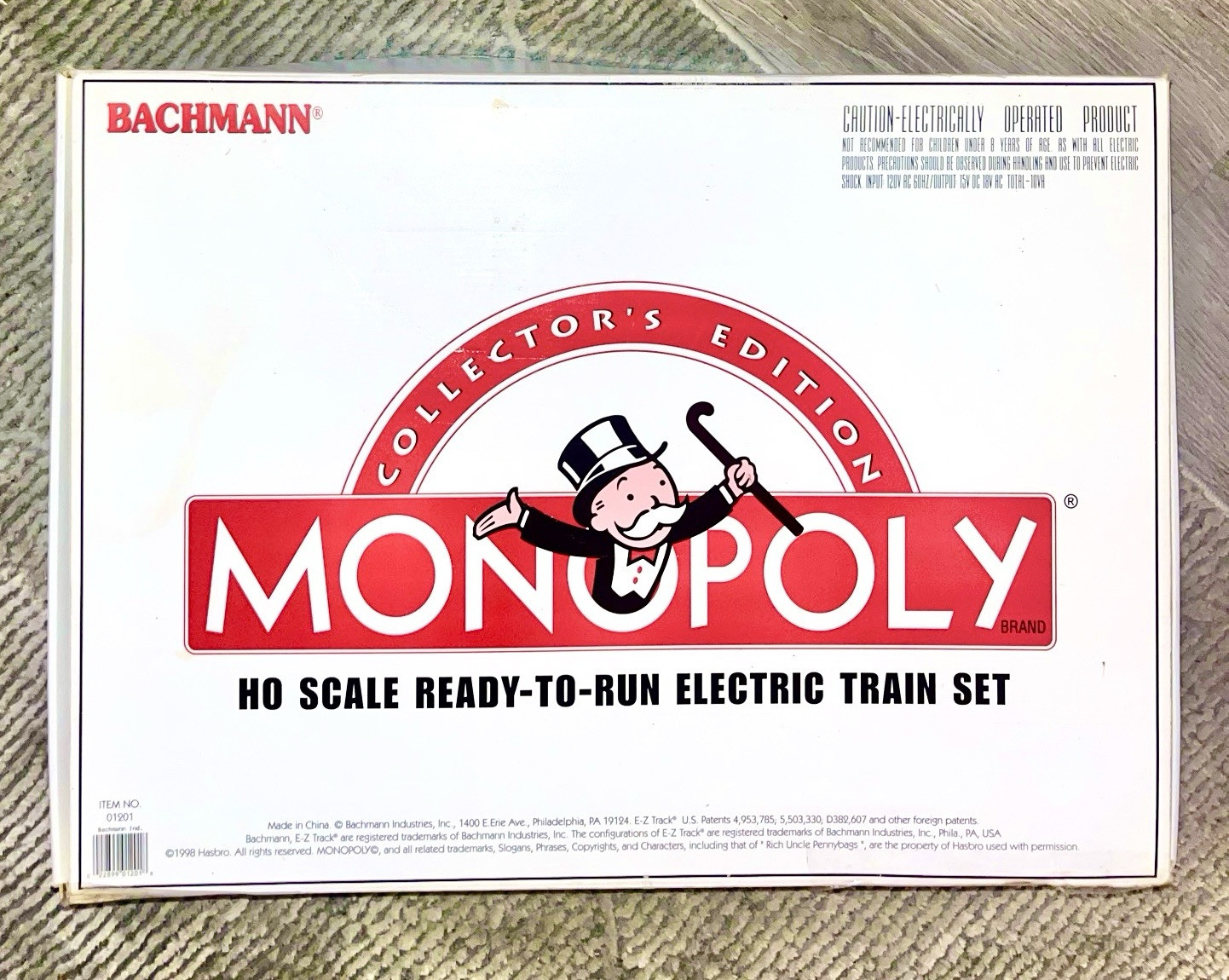 Bachman Monopoly HO scale Electric Train with Monopoly -themed Matt & Booklet.