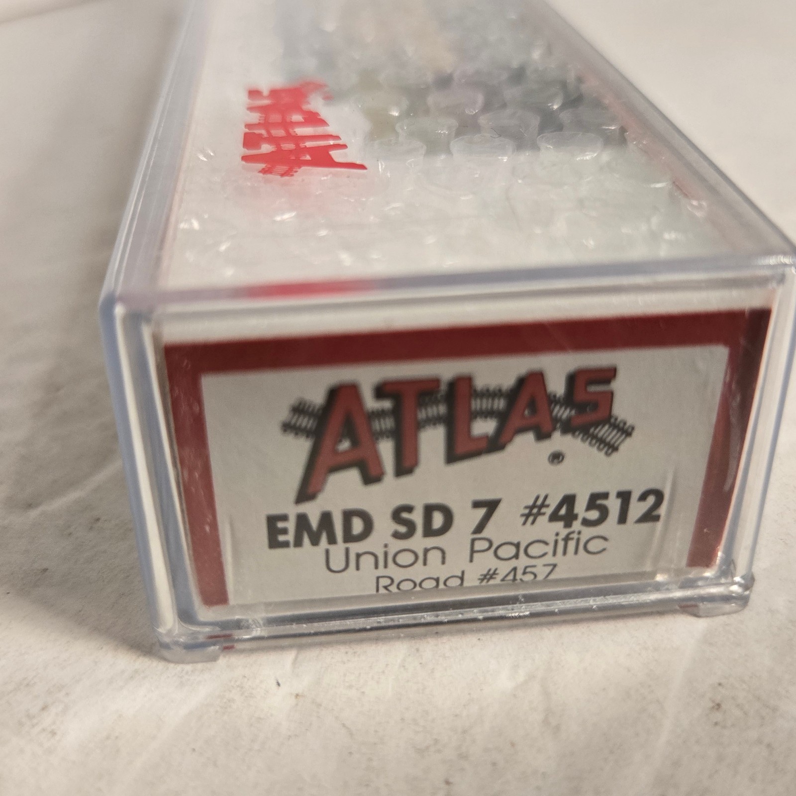 Atlas by Kato 4512 N Scale Union Pacific EMD SD-7 Loco. Runs