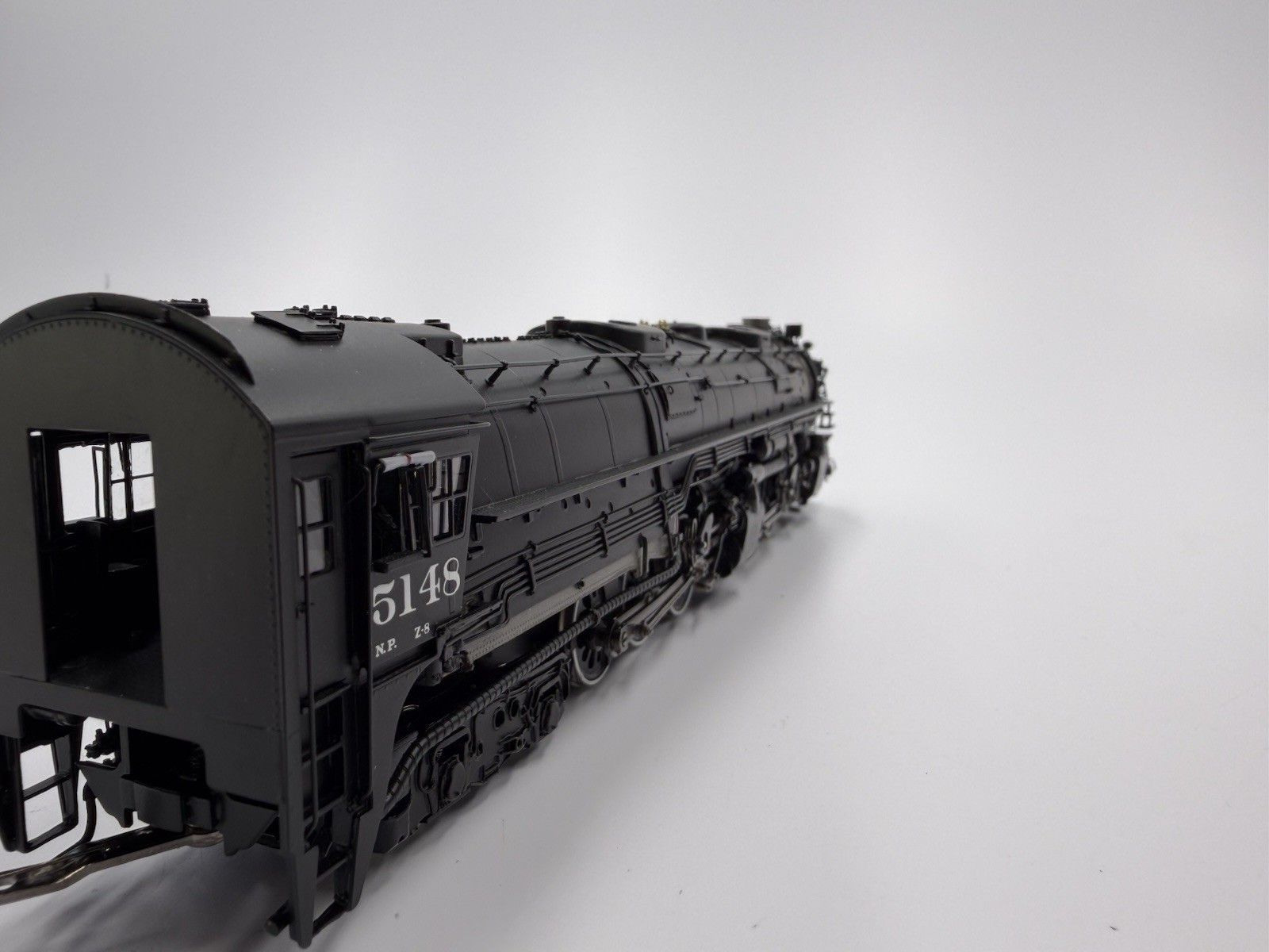 HO Scale Division Point Northern Pacific Z-8 4-6-6-4 Steam Locomotive