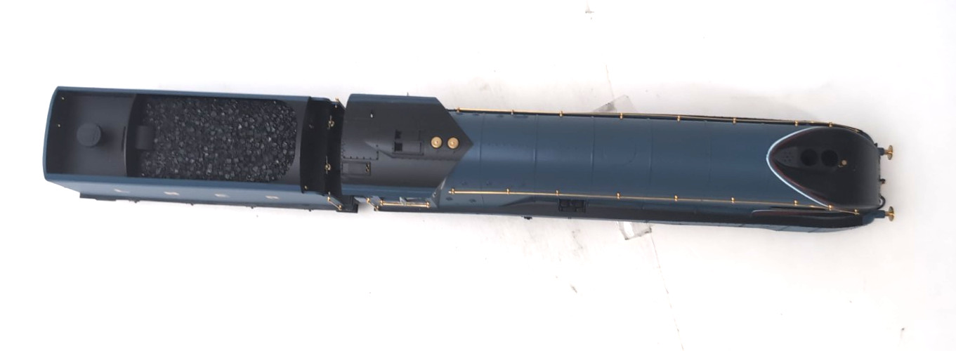 HORNBY – LNER 4-6-2 Class A4 Mallard “80th Anniversary” Limited Ed 18k Gold – OO
